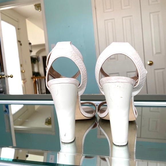 White Snake Pattern Heel - Picture 3 of 5